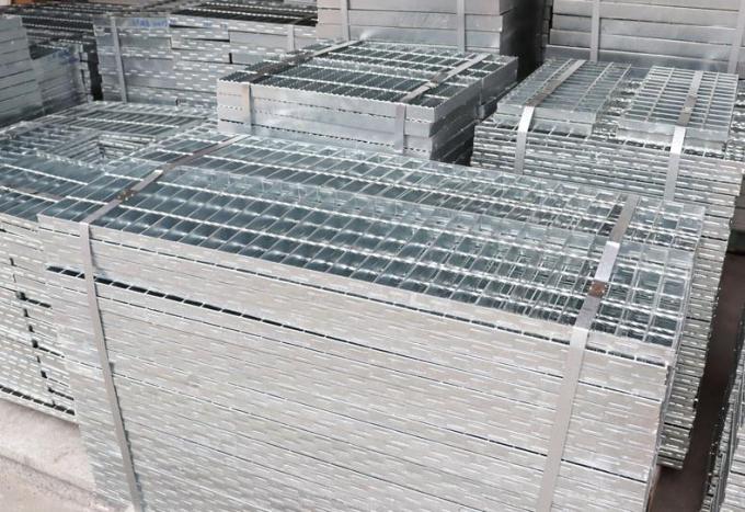 Q235 Staal Onbehandelde Duidelijke Bar die de Openlucht Op zwaar werk berekende Veiligheid raspen van de Geuldekking 0