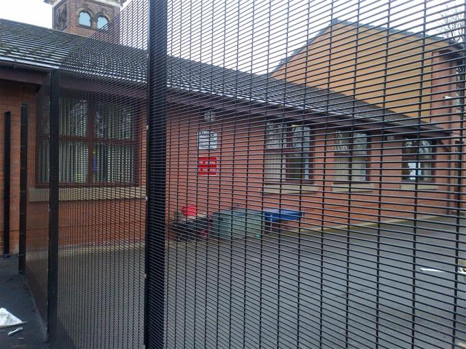 Hete Ondergedompelde Gegalvaniseerde Veiligheid 358 Anti beklimt Mesh Fence 2.4m ontruimt Weergeven 1