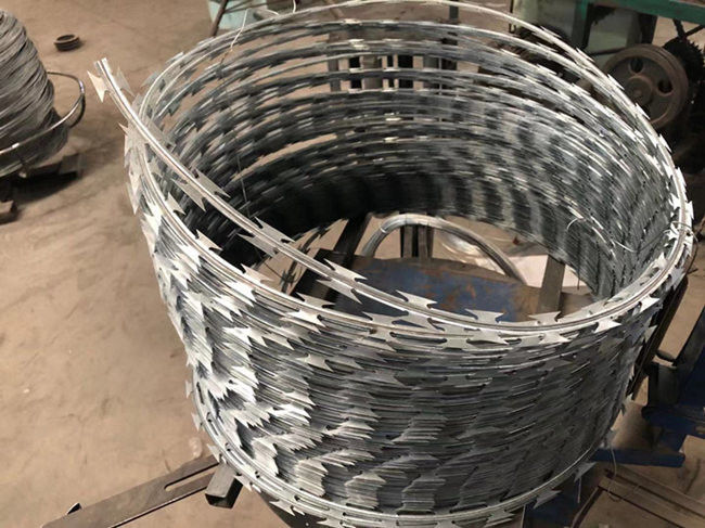 HBGB Anti beklimt Scherp Punt 980mm van het Scheermesprikkeldraad Gevangenisomheining 0