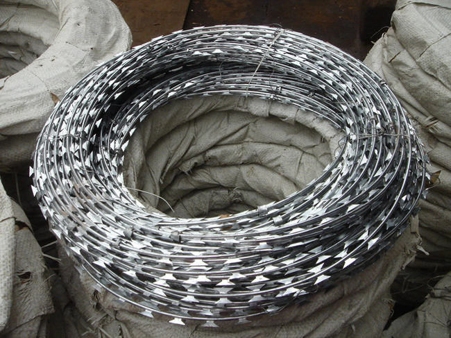 18m 15cm het Prikkeldraad CBT 60 Diamond Mesh Fencing van het Concertinascheermes 0
