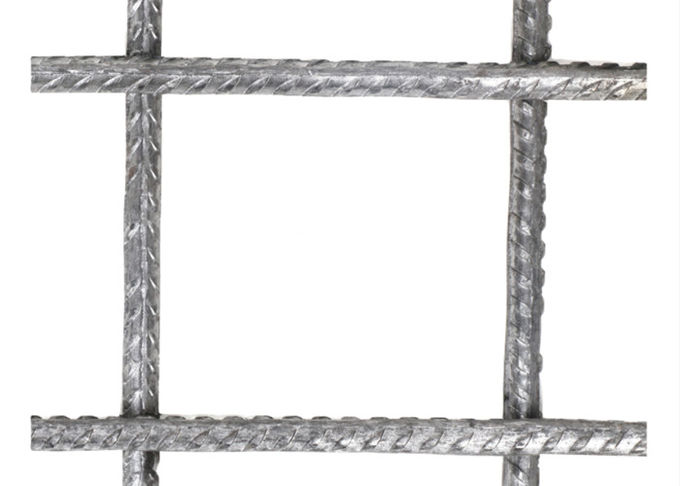 200 X 200mm met hoge weerstand de Gelaste Draad Mesh Ribbed Steel van de Gaten Concrete Versterking 0