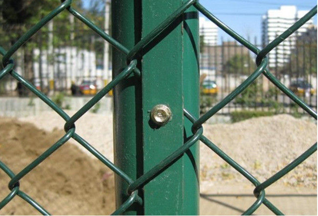 1.2mm tot 5mm Pvc Met een laag bedekt Diamond Mesh 6m de Omheining van de Cycloondraad For Basketball Court 0